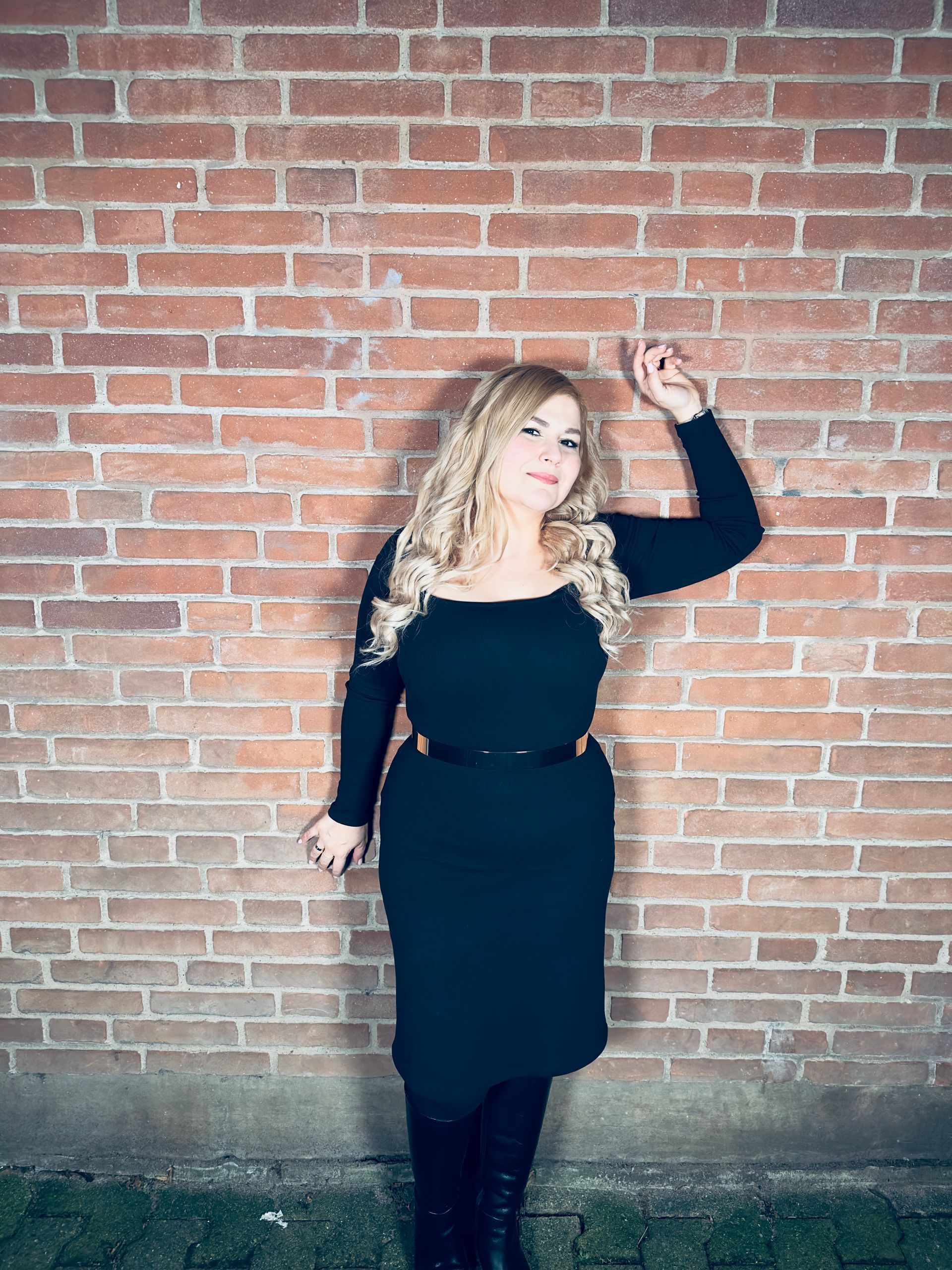 „Mit Leidenschaft und Ausdruckskraft verleiht die Popschlagersängerin ihren Songs Leben und fesselt das Publikum.“