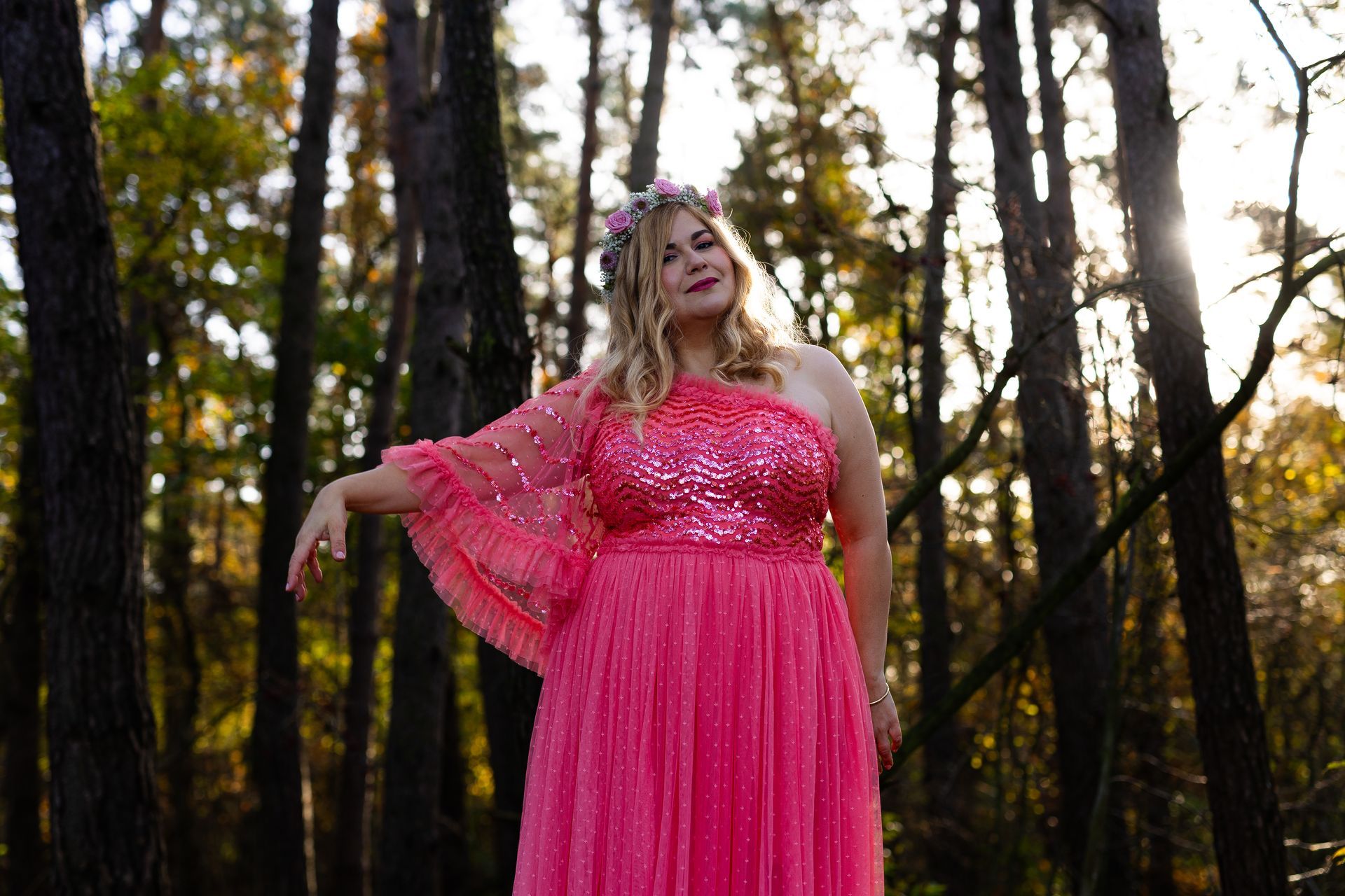 „Mit Leidenschaft und Ausdruckskraft verleiht die Popschlagersängerin ihren Songs Leben und fesselt das Publikum.“