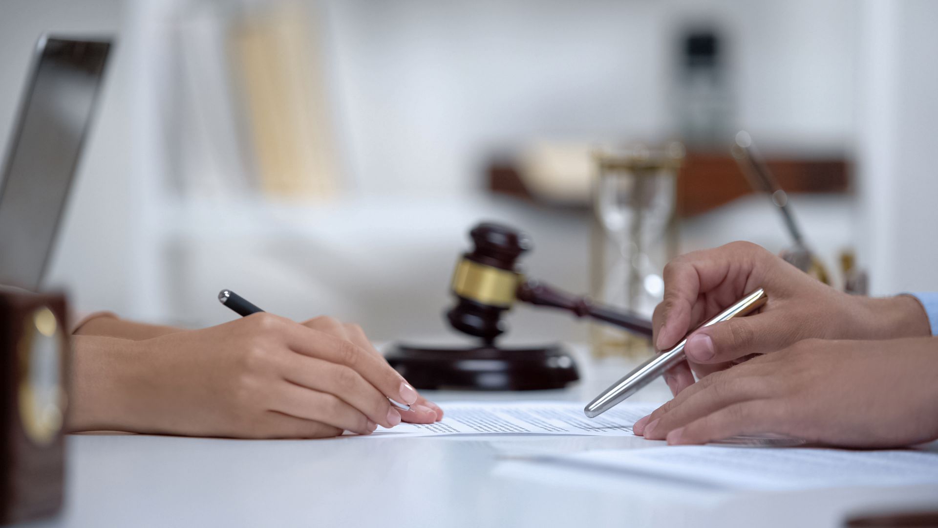 Workers' compensation claim process showcasing a local workers' compensation lawyer's assistance.