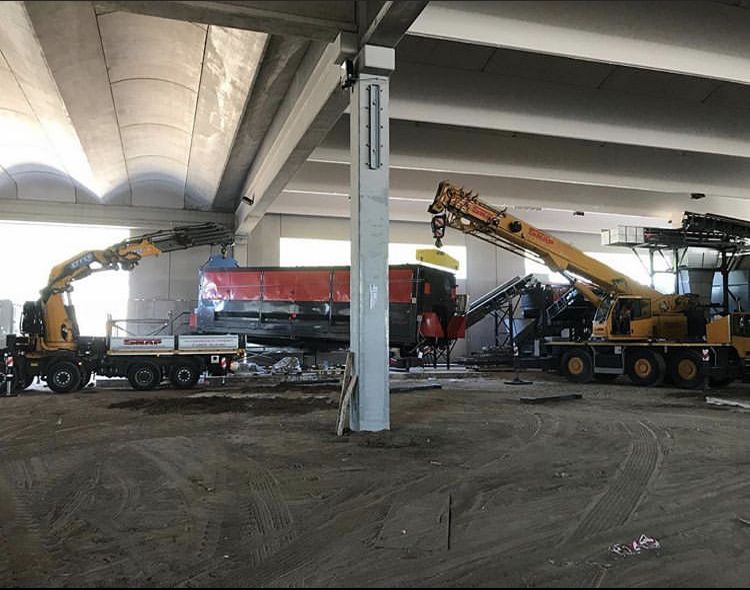 Camiongru a noleggio