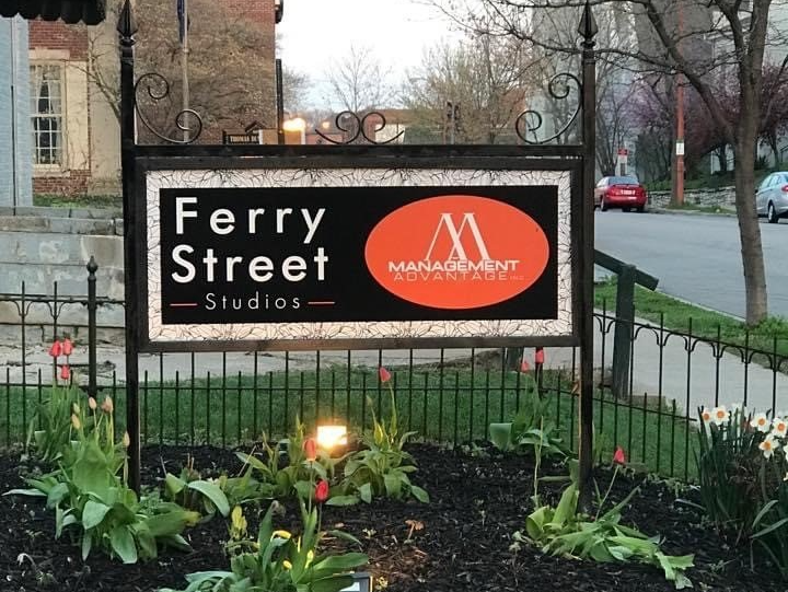 Management Advantage Sign