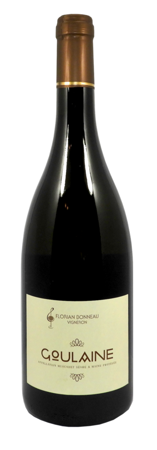 Une bouteille de vin coulaine avec une étiquette blanche sur fond blanc.