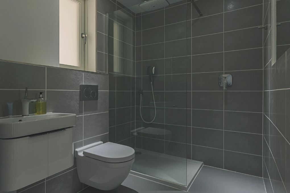 J&Z Bathroom Fitters Cardiff tiled bathroom
