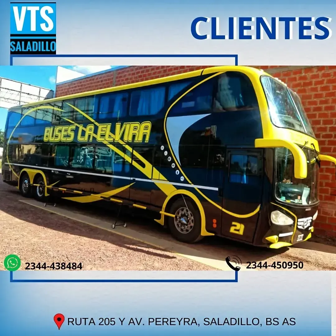 Autobús de dos pisos con la inscripción