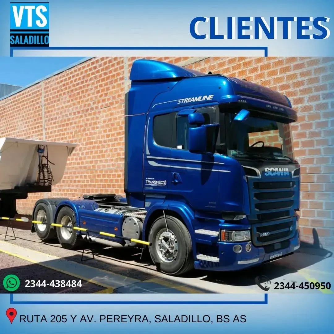 Camión semirremolque azul con remolque, logo
