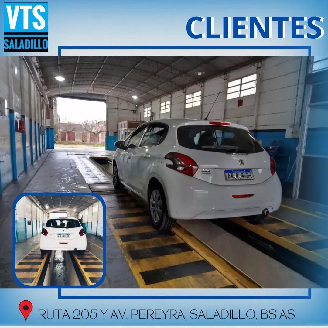 Automóvil blanco dentro de un centro de inspección técnica de vehículos en Saladillo, Argentina.