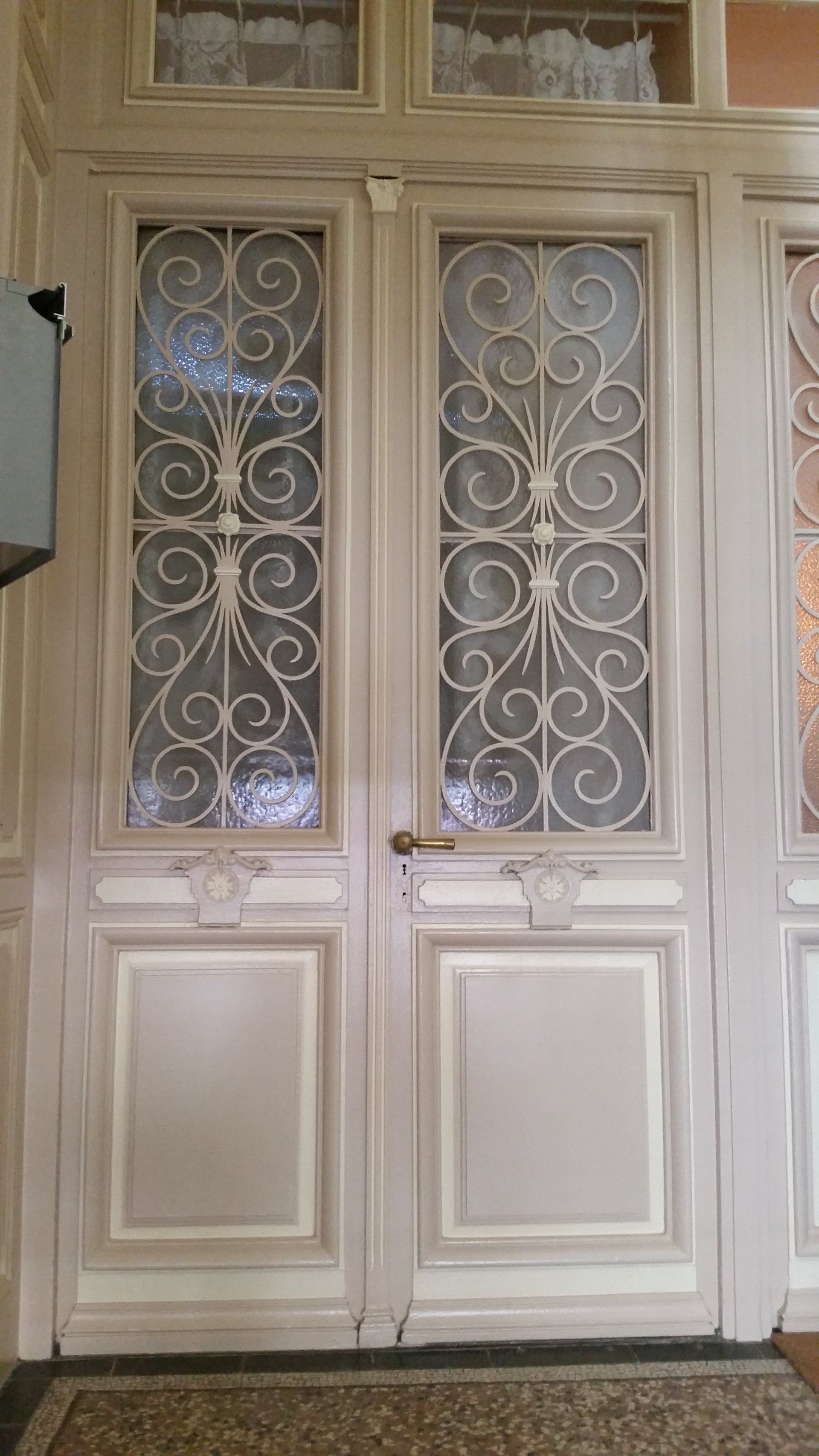 entrée d'immeuble pour un entretien d'immeuble à Lausanne