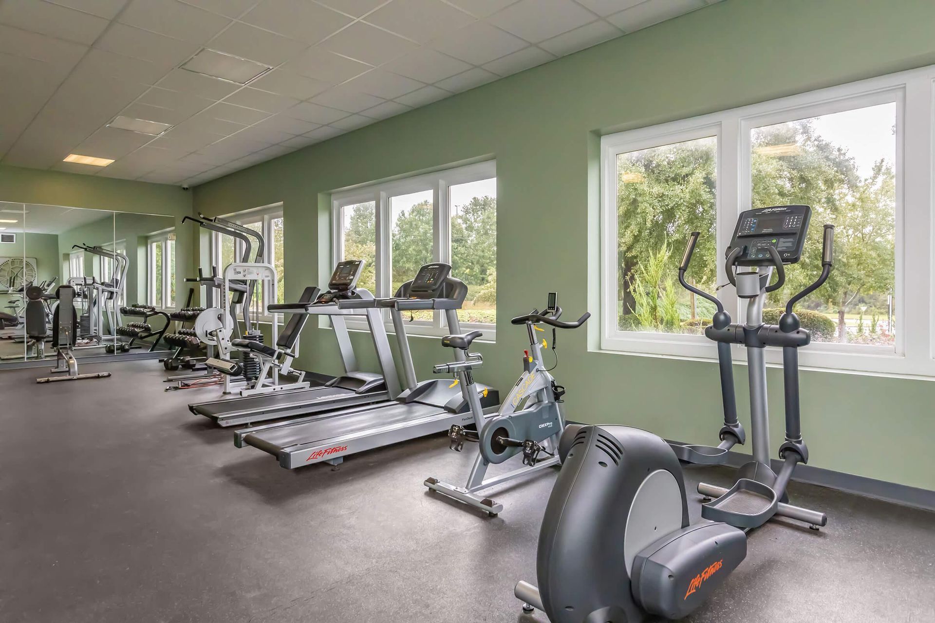 A fitness center at Legacy at River Crossing Apartment Homes.