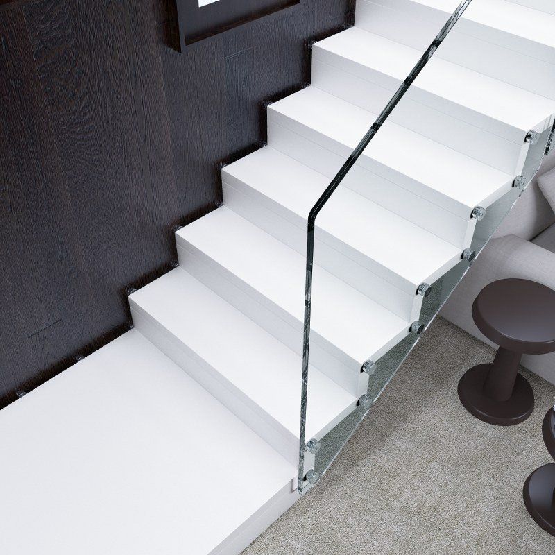 scala con gradini in legno bianco