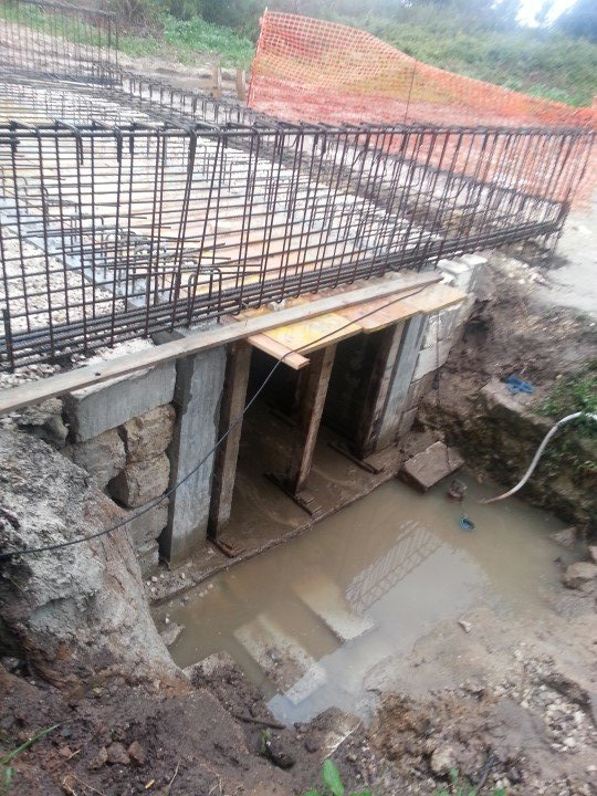 cantiere per costruzione ponte di una caserma