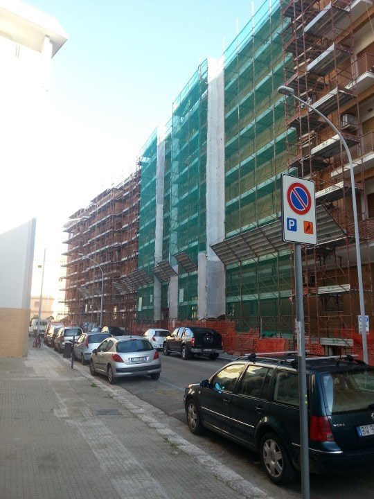 cantiere per restauro di un condominio