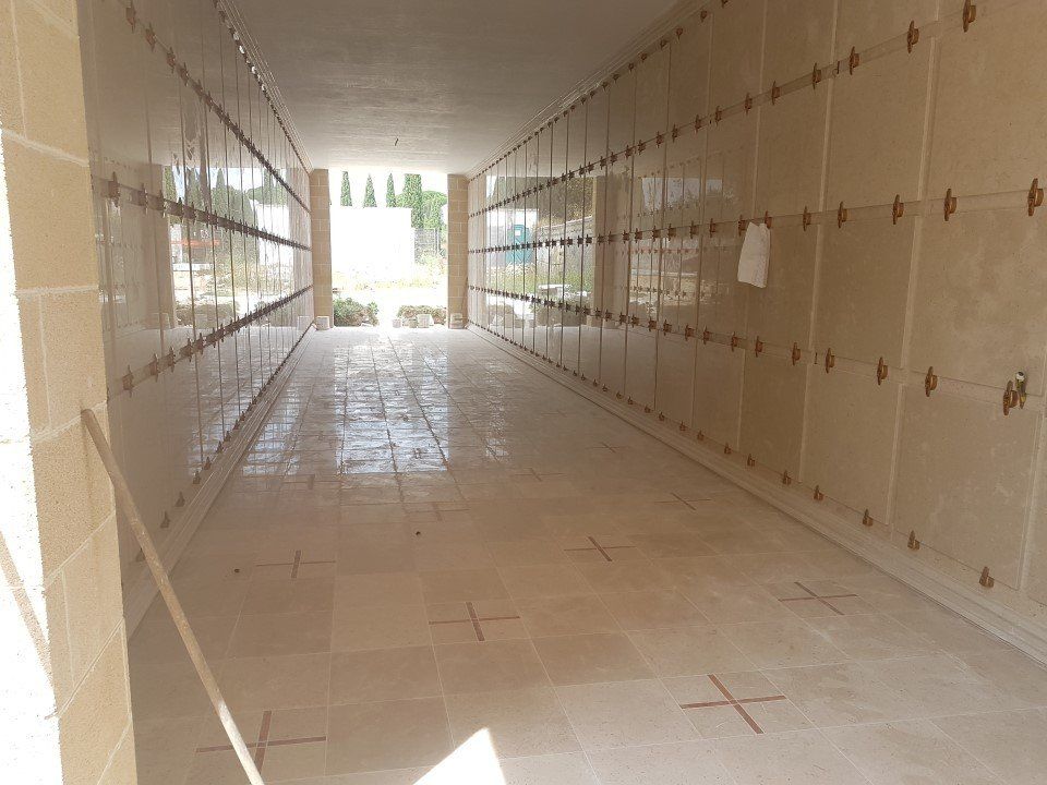 cantiere in un cimitero