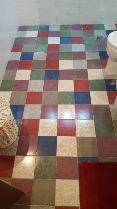 pavimenti colorati per bagno