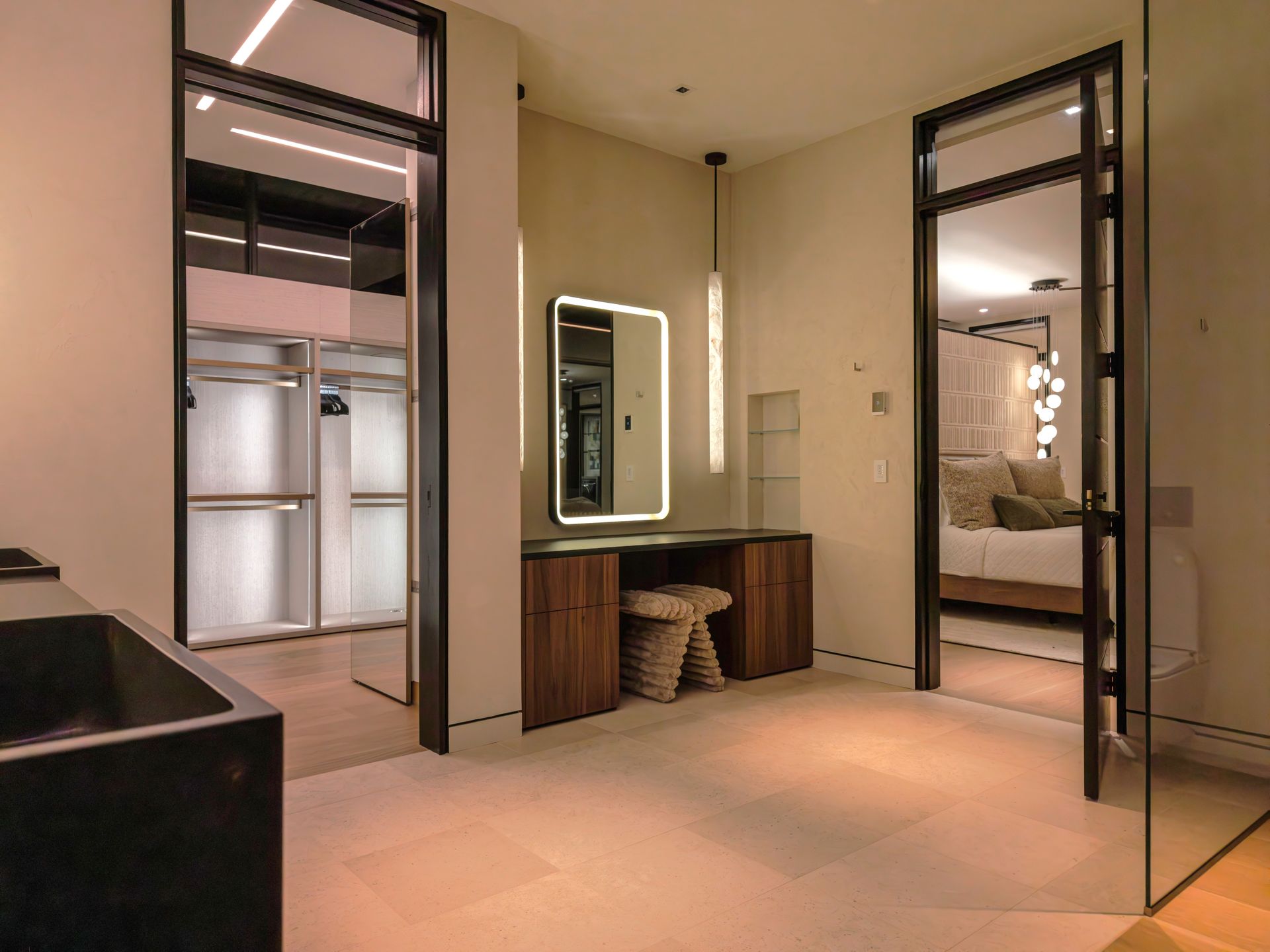 high end kitchen cabinets greenville, modern kitchen design charlotte, modern cabinets charlotte, high end kitchen design charlotte, modern kitchen showroom charlotte
