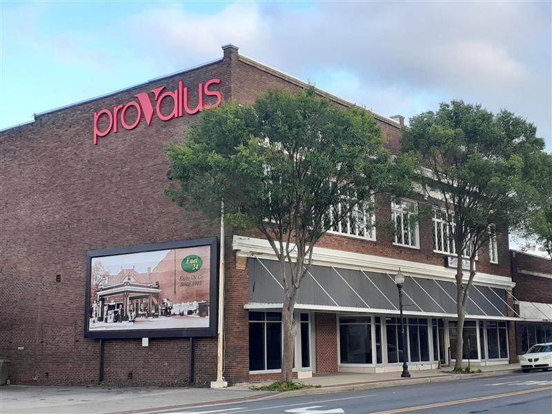 A brick building with the word provaluus on it