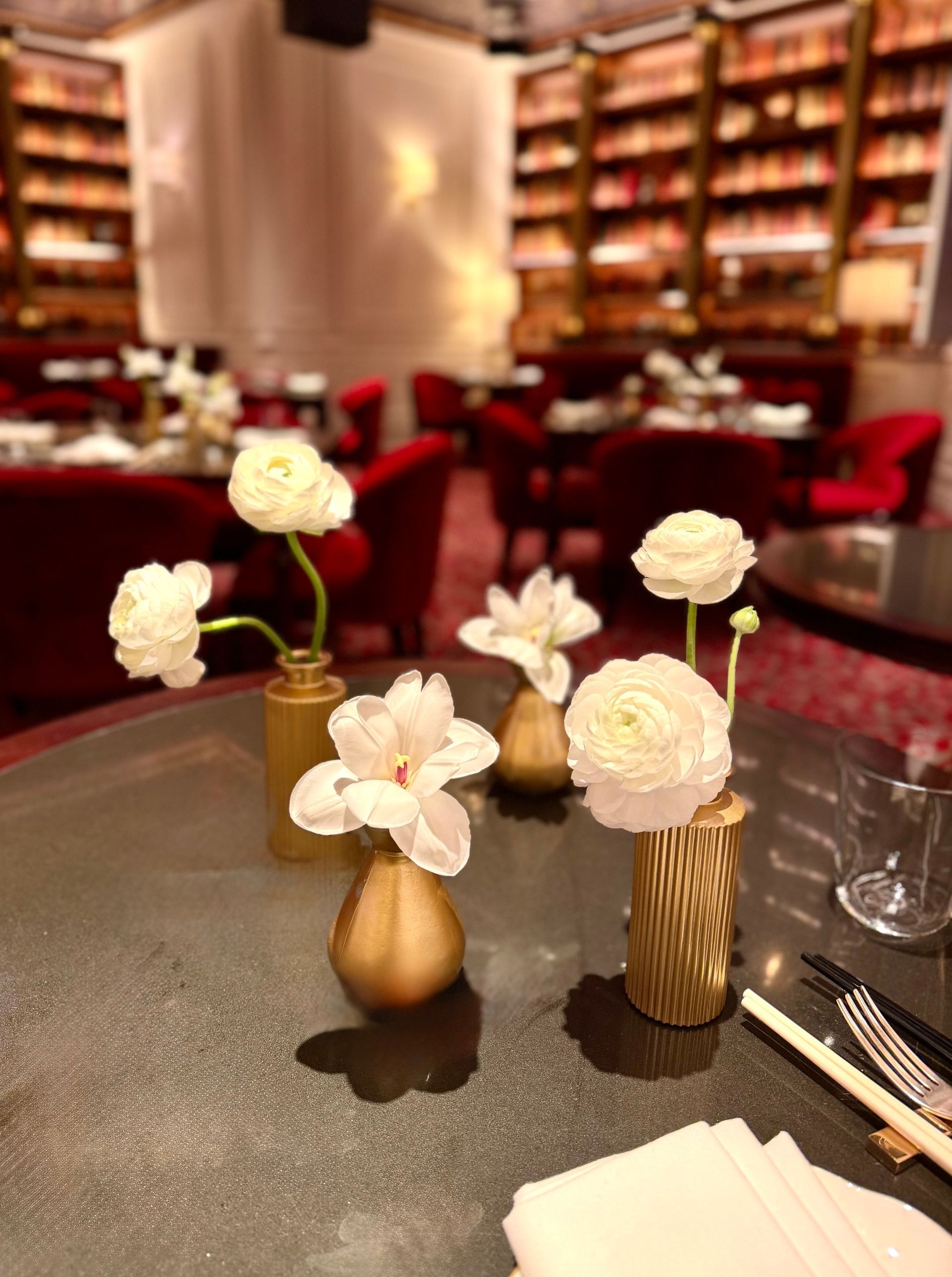 Bud vase minimalist arrangements