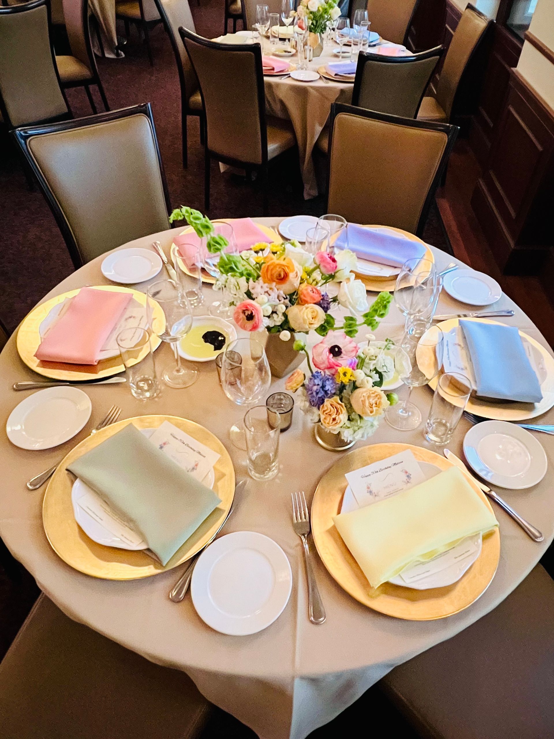 Pastel arrangement and pastel table napkins