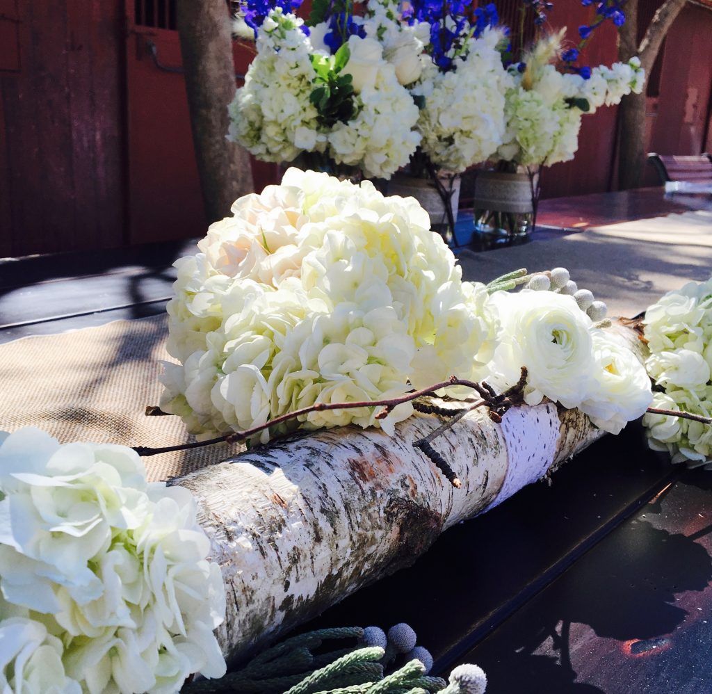 A bunch of white flowers are sitting on a log