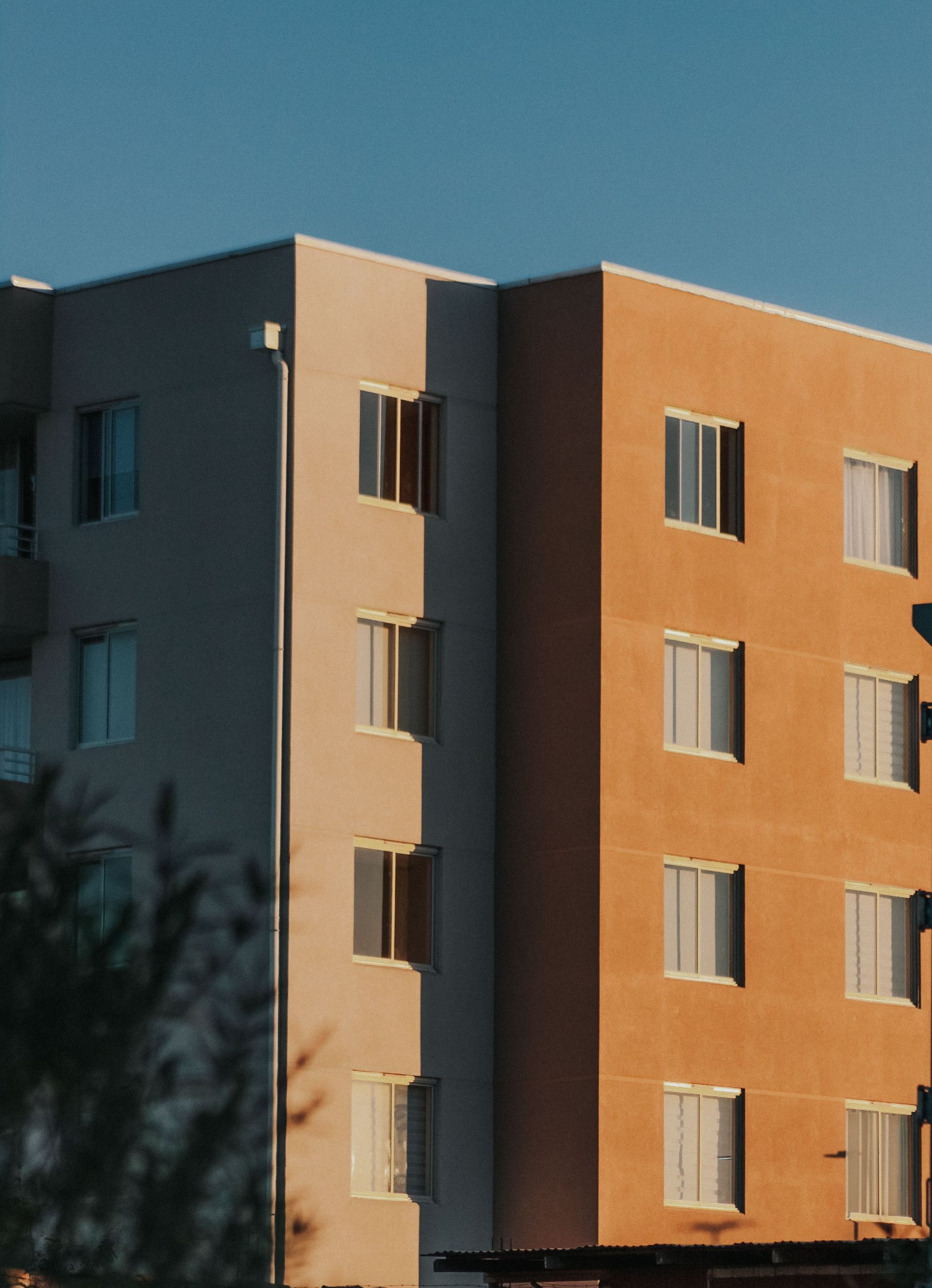 Tucson Arizona apartment building representing renters insurance coverage from Riseson Insurance