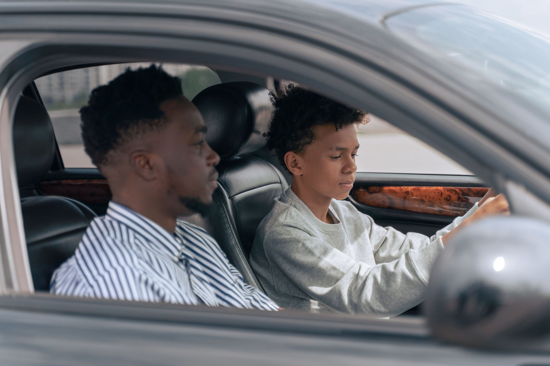 Arizona parent adds a teen driver to the family auto insurance policy with an independent broker