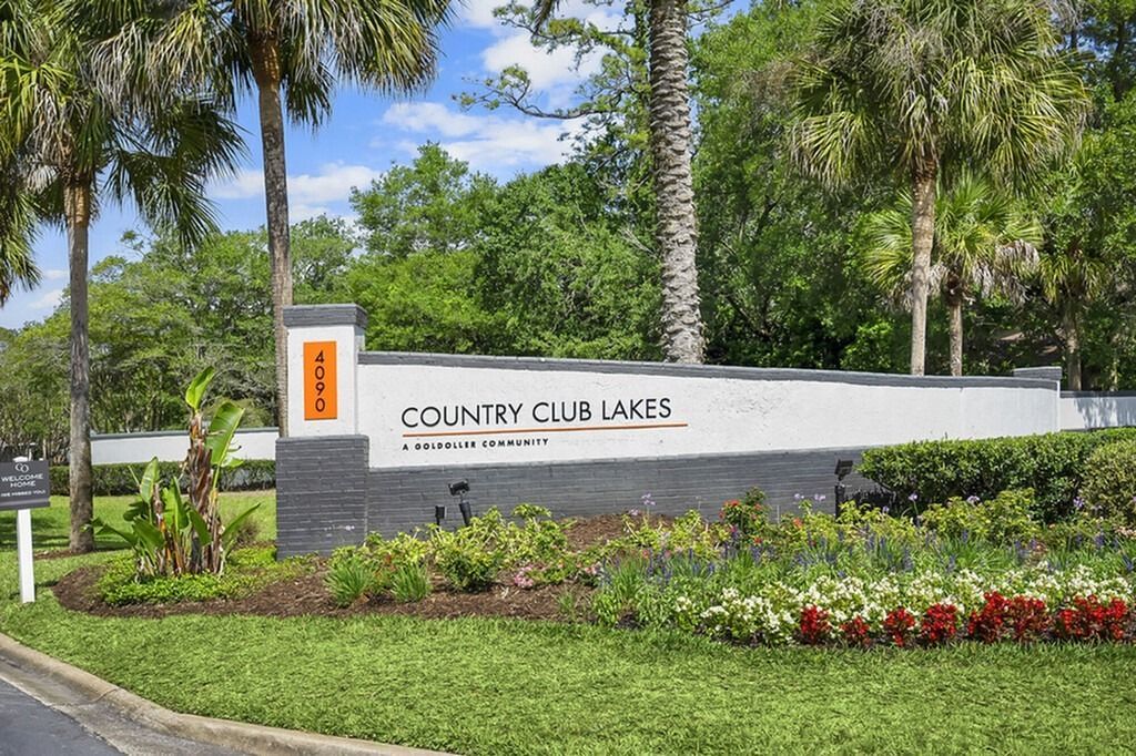 Country Club sign