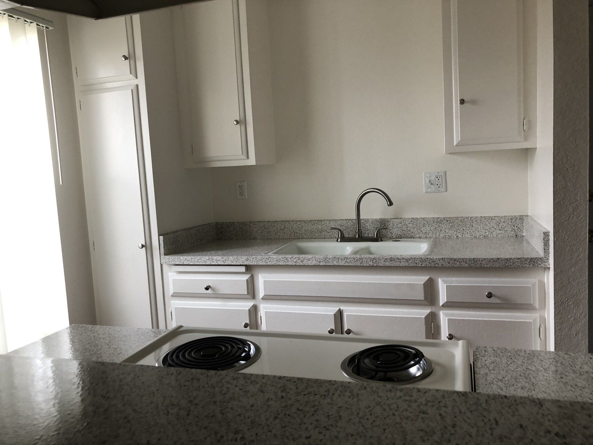 Kitchen | Pacific Pointe Apartments