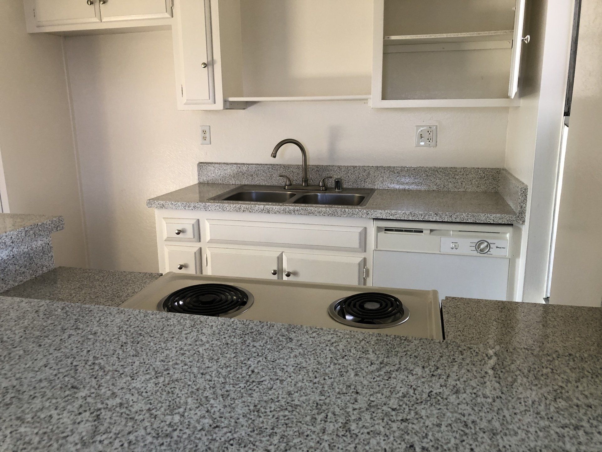 Kitchen | Pacific Pointe Apartments