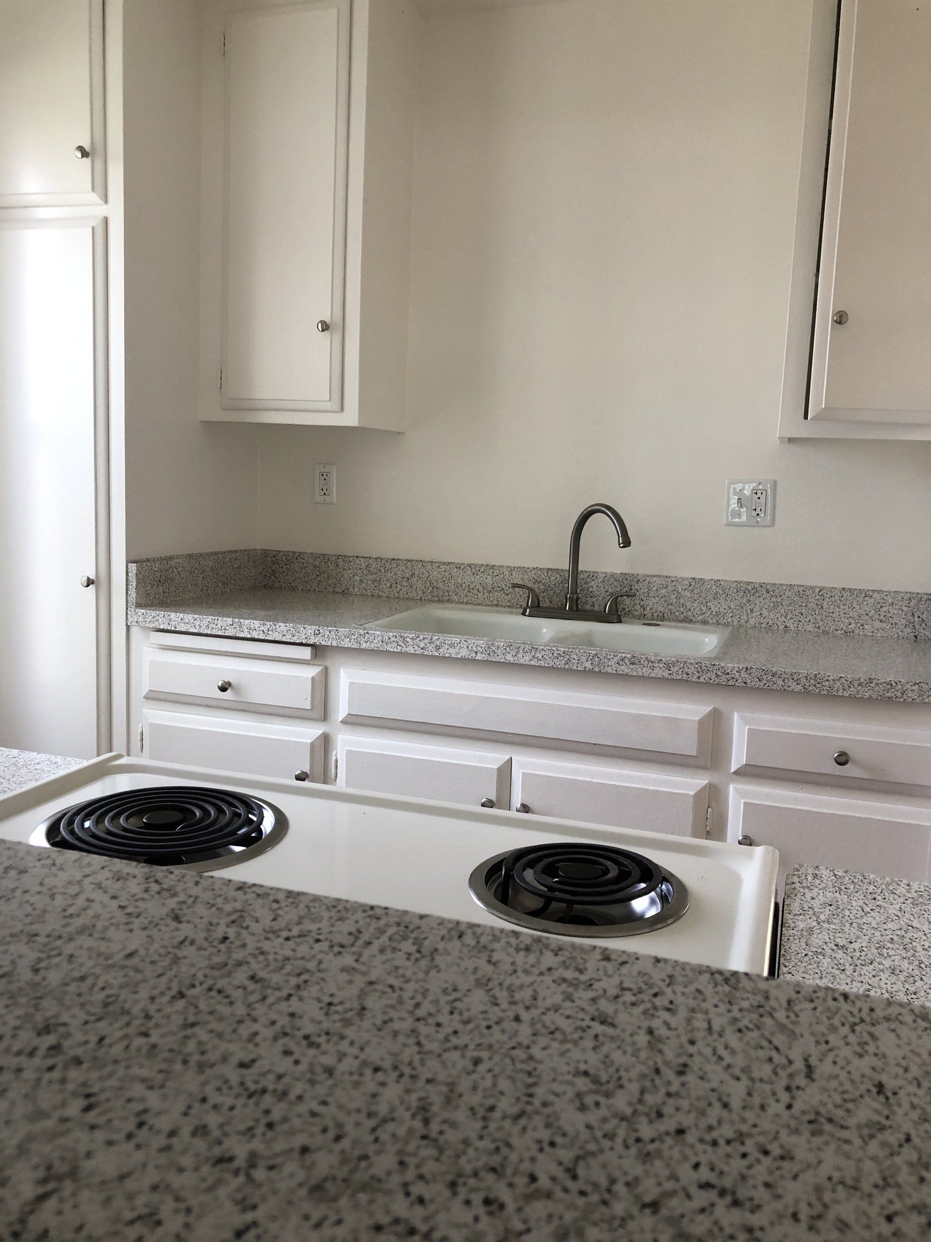 Kitchen | Pacific Pointe Apartments