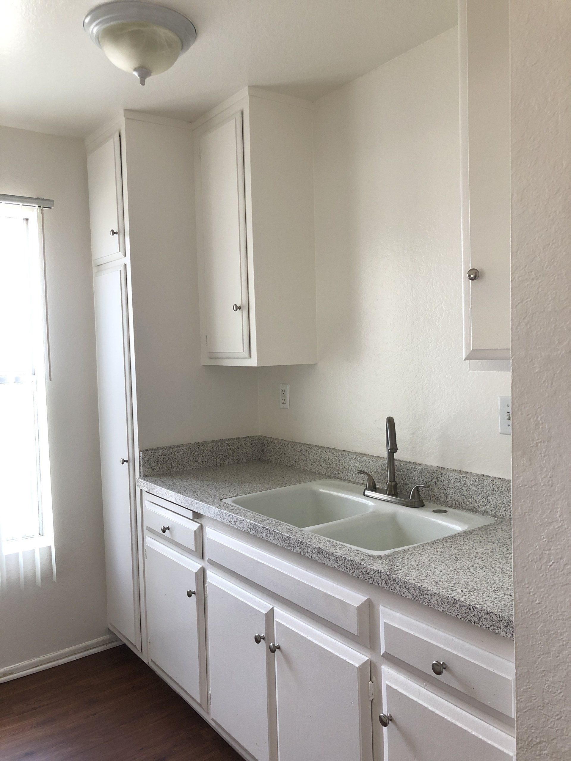 Kitchen | Pacific Pointe Apartments