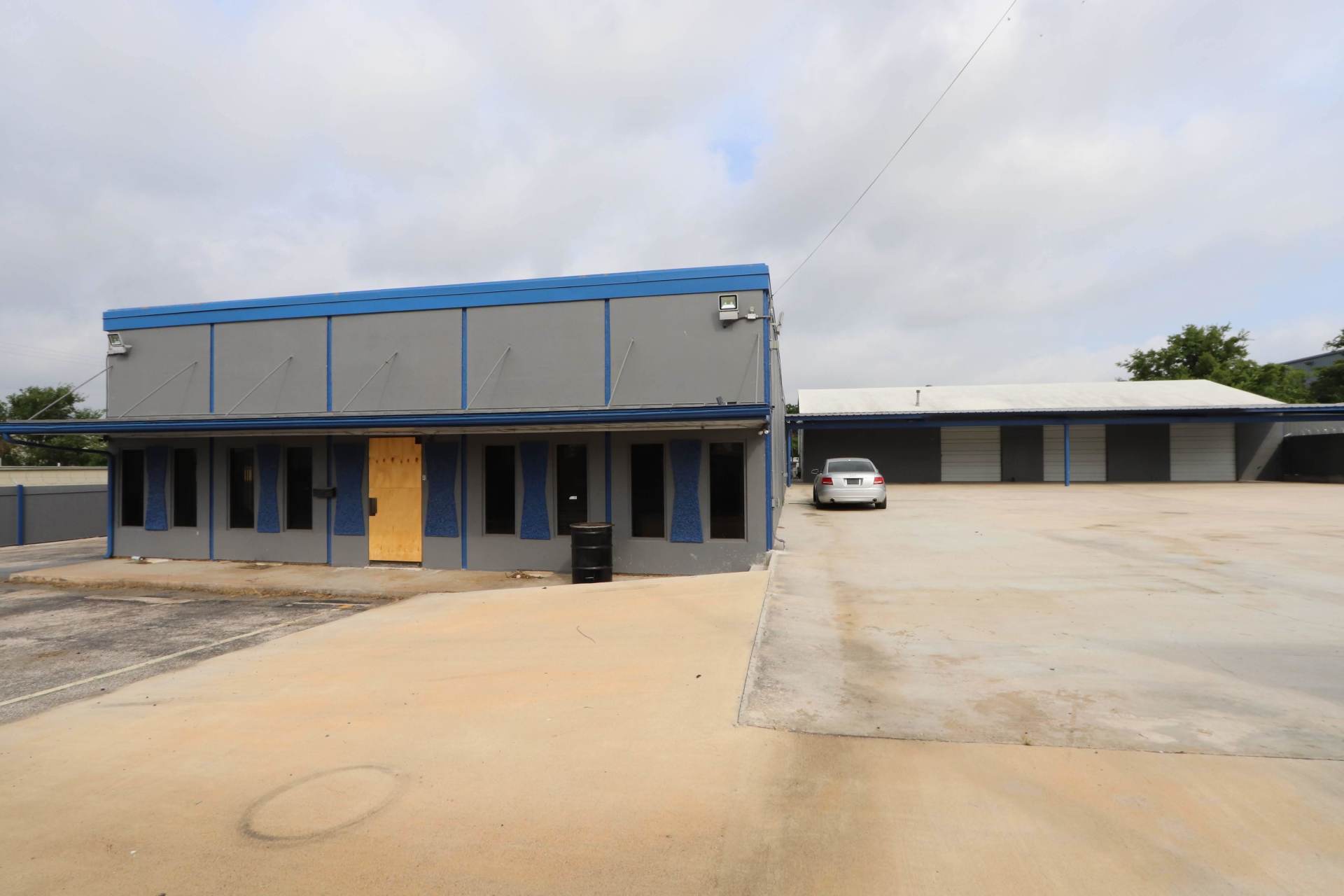 Automotive Shop Exterior