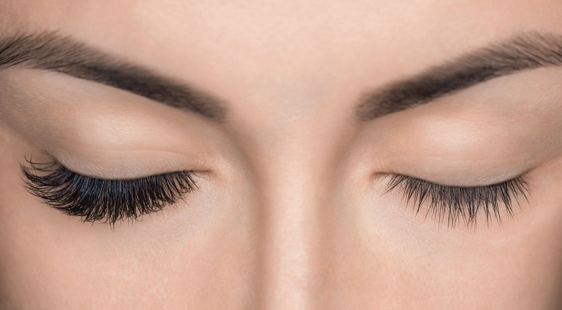 A close up of a woman 's eyes with long eyelashes.