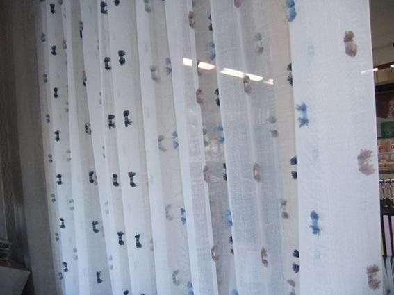 tenda bianca con decorazioni