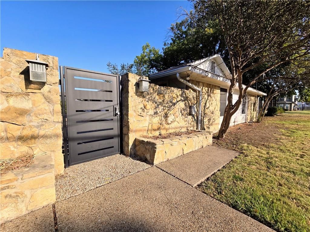 No 5 Condominiums on Speight Property Owners Association