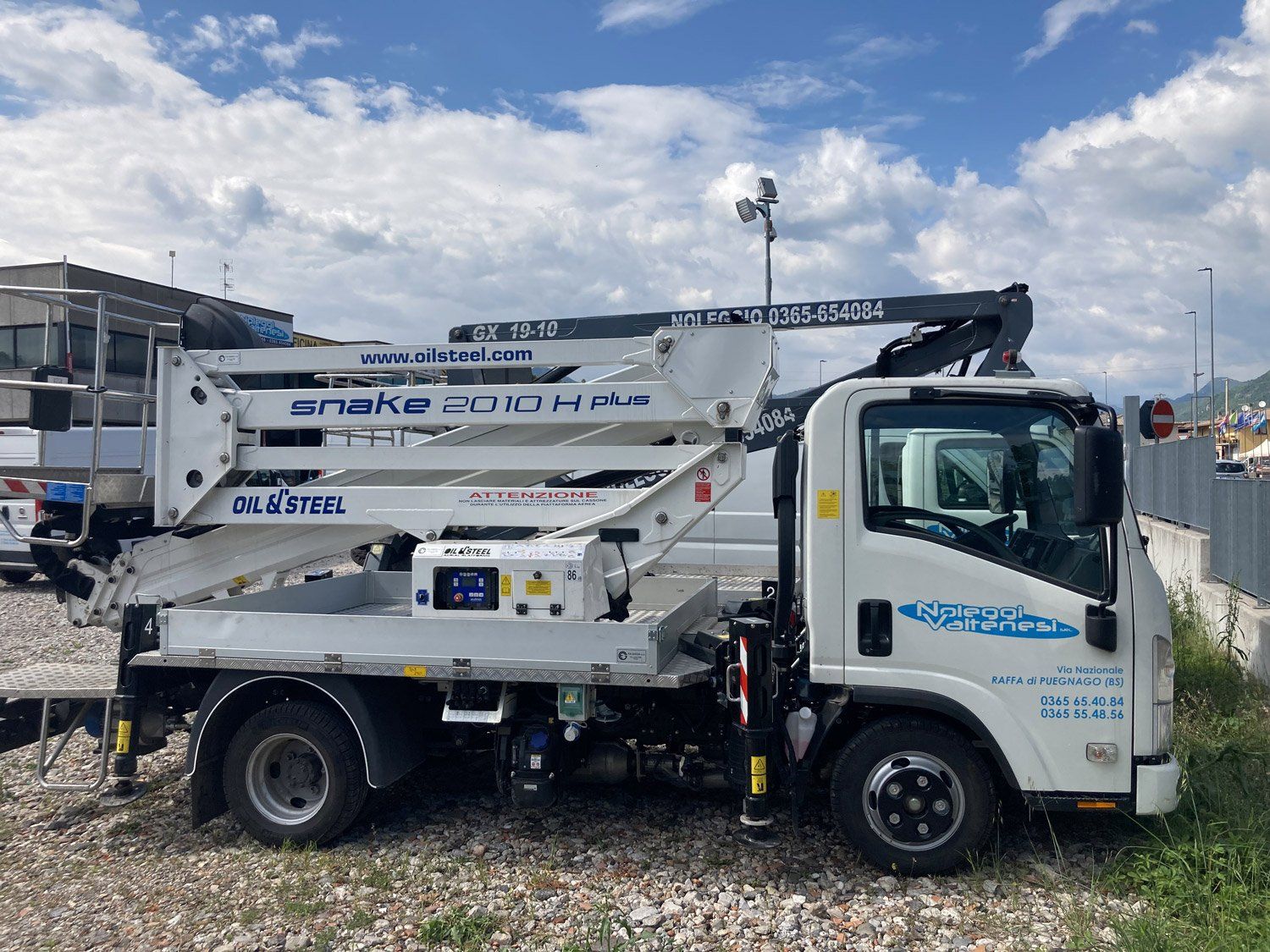 Piattaforme aeree autocarrate a noleggio