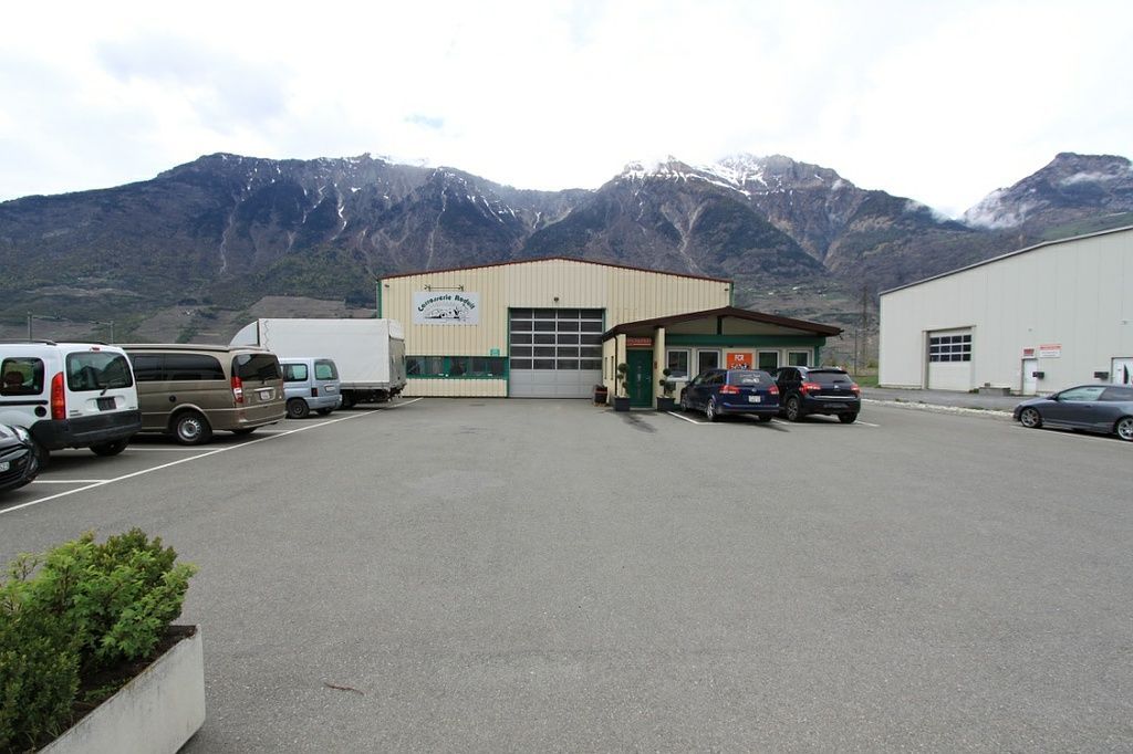 dépôt hangar en plein air