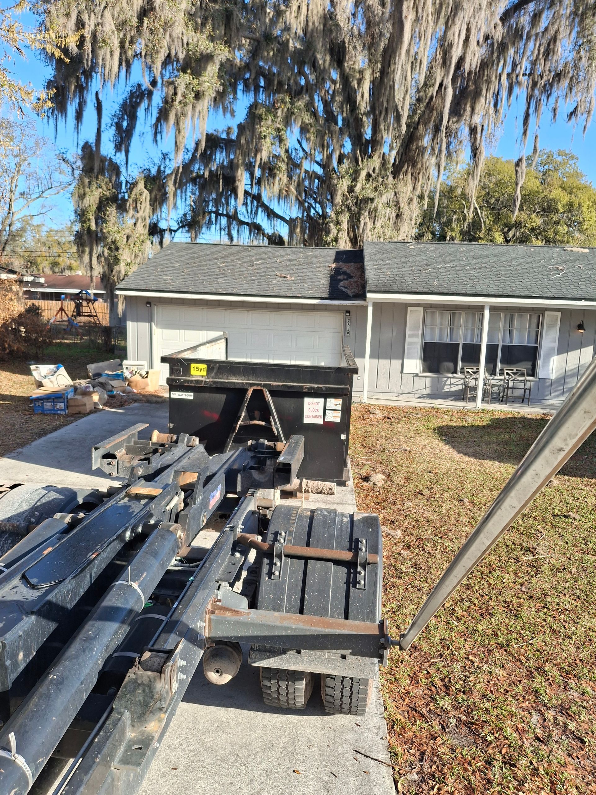 15‑yard dumpster placed for a home cleanout and move‑out project in Lakeland, Florida