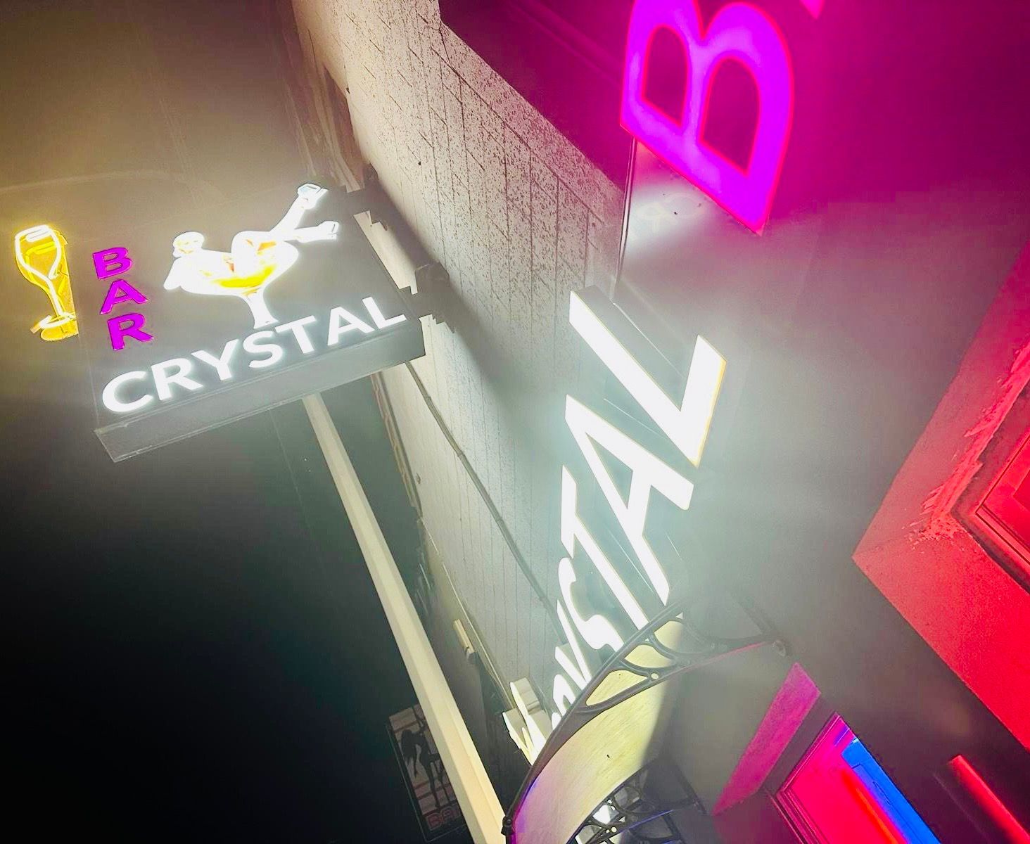 Club privé, Glam et libertin : Découvrez le secret du Crystal Bar à Champagne à Sombreffe Namur