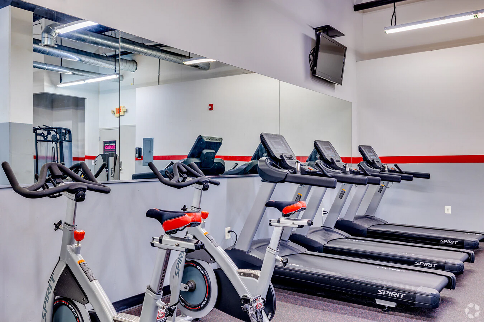 Cardio machines with treadmills and bikes at Temple Crossing