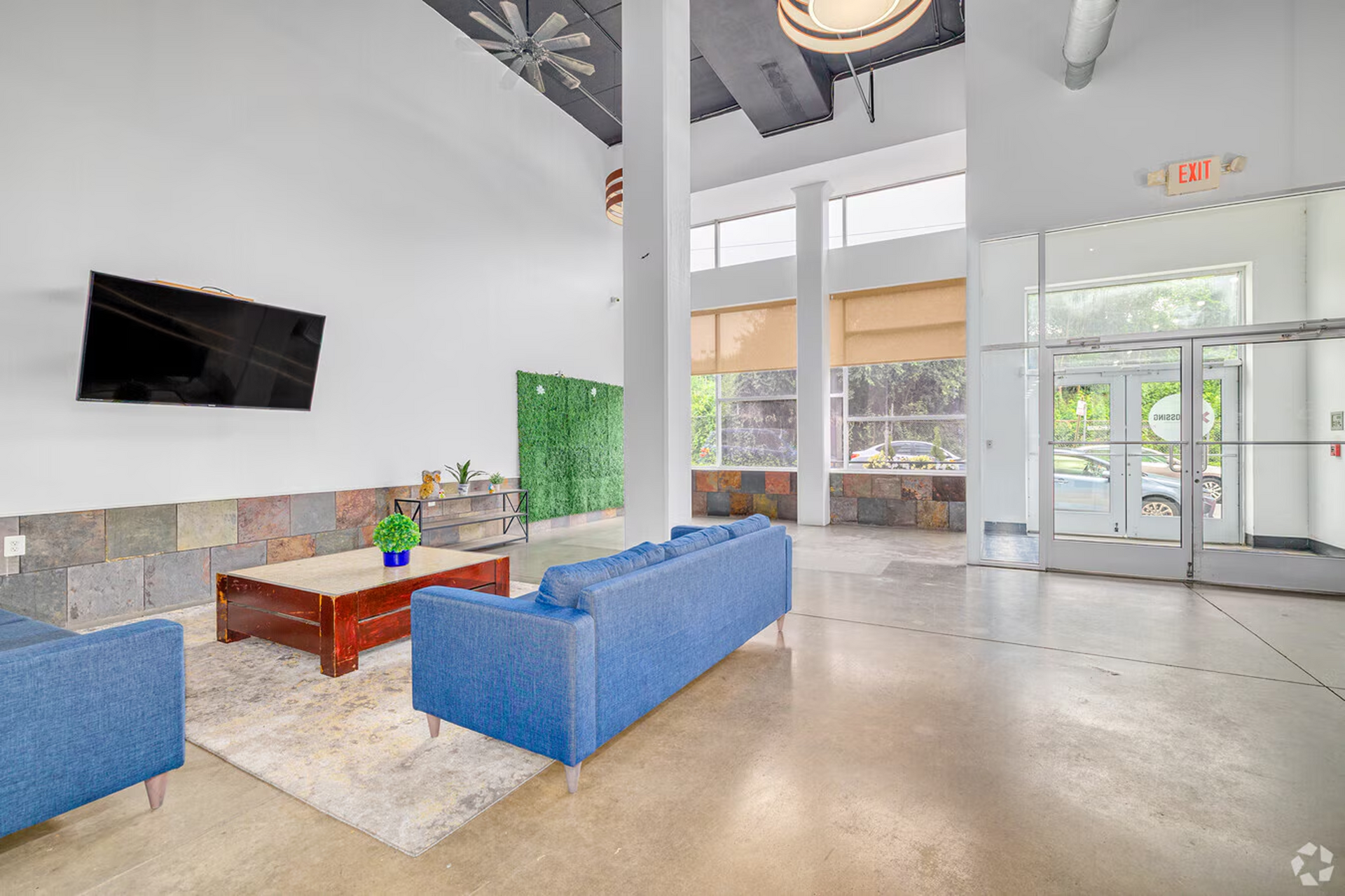 Spacious student lounge and lobby at Temple Crossing