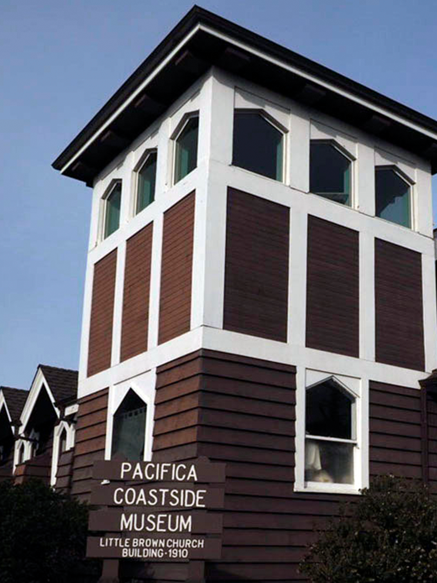 The pacifica coastside museum is located in the little green church building