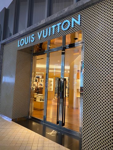 Montreal commercial millwork services