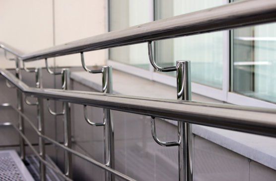 Mirror polish ramp handrail