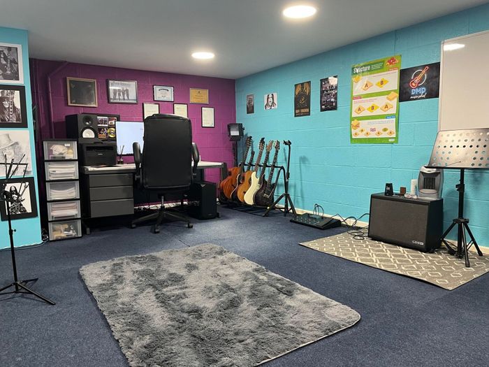 covid compliant room for guitar lessons