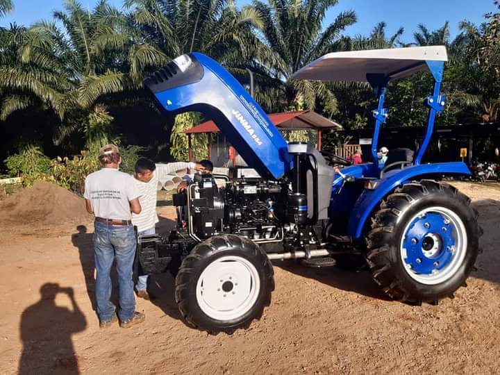Tractor clientes satisfechos