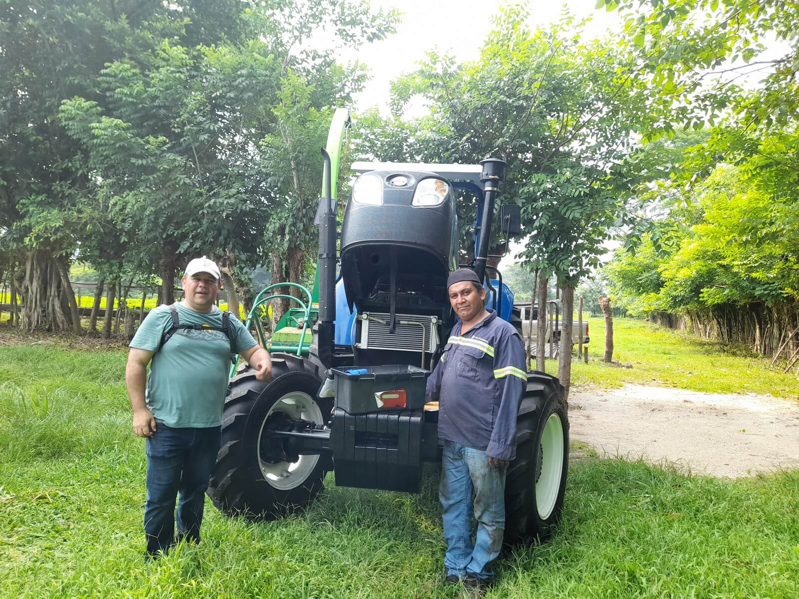 Tractor clientes satisfechos