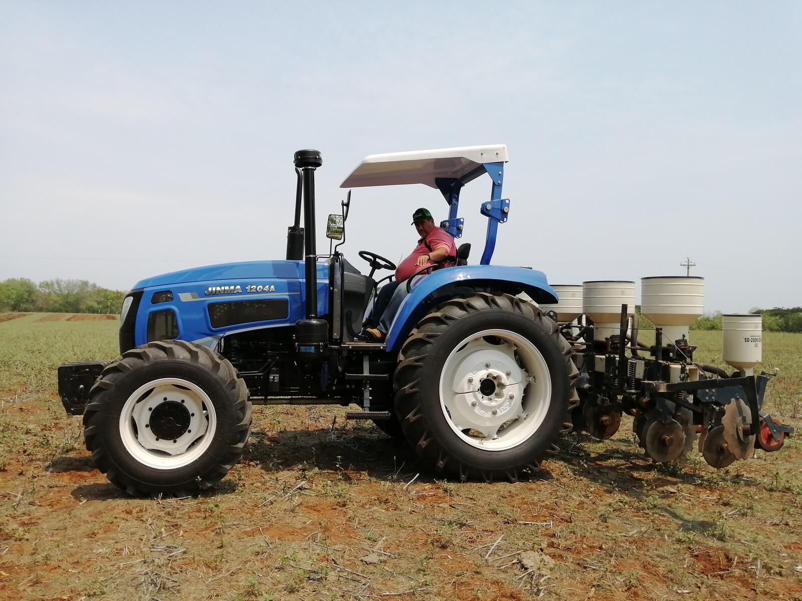 Tractor clientes satisfechos