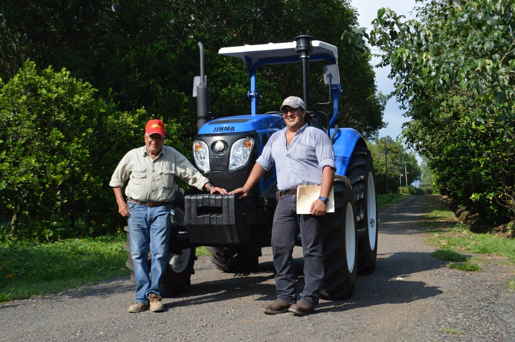 Tractor clientes satisfechos