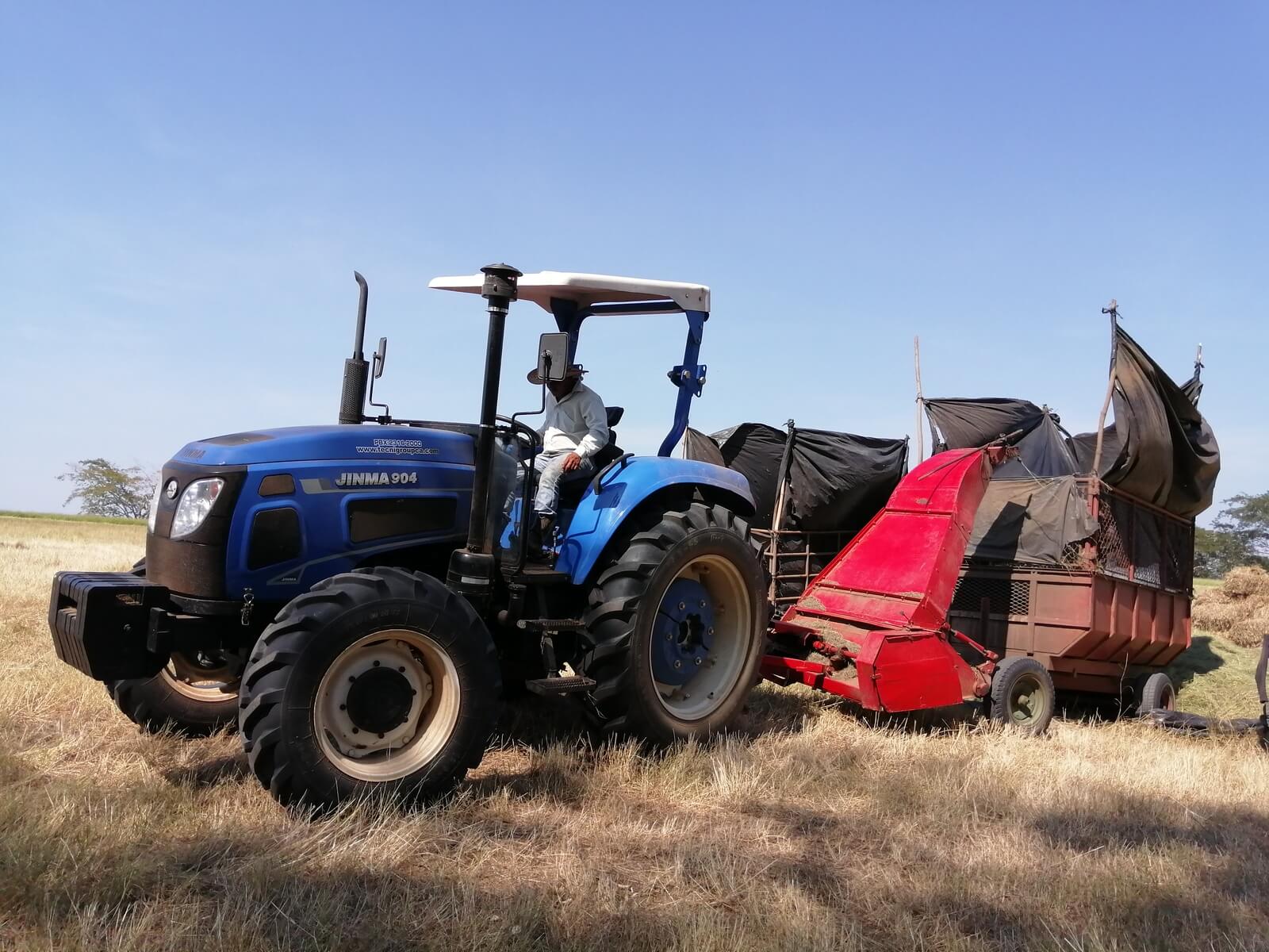 Tractor clientes satisfechos