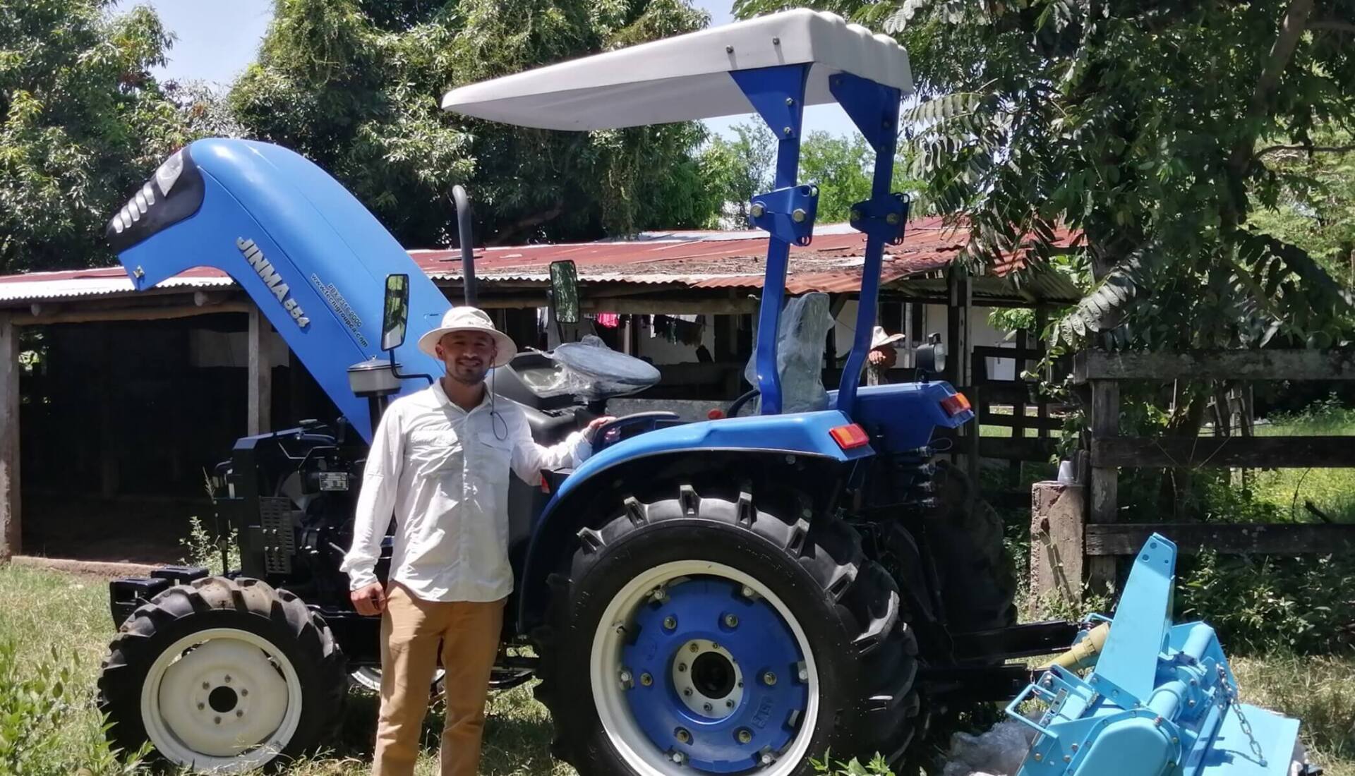 Tractor clientes satisfechos