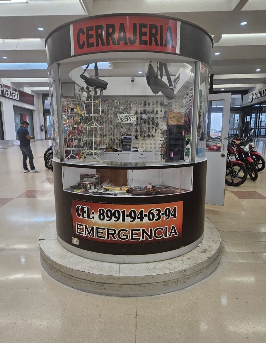 Un quiosco con un cartel que dice cerrajería.
